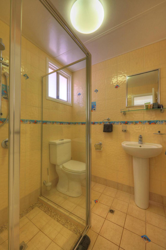 Bathroom 4, Halls Creek Motel, Halls Creek