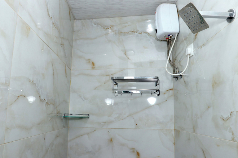 Bathroom 4, Hotel Comfy Inn, Mumbai Suburban
