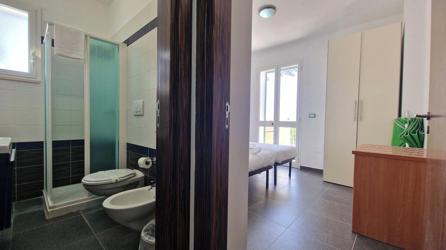 Bathroom 5, Maris Inn, Lecce