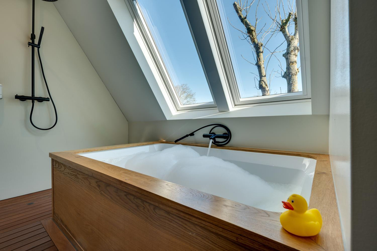 Bathroom 3, Van Heeckeren City Centre Jacuzzi Lofts, Ameland