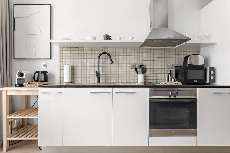 Room 5, Silkhaus New Studio Liberty House Metro Difc, Dubai