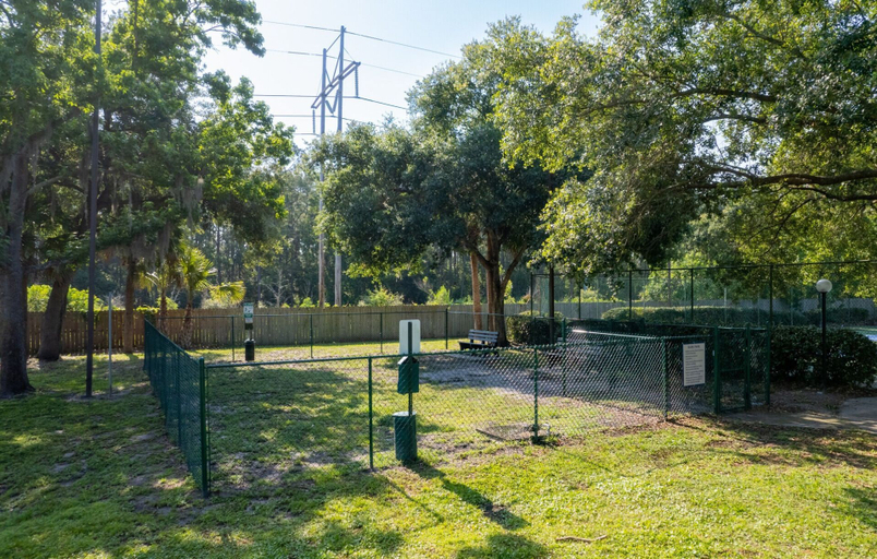 Sport court 4, Solara Apartments Spacious 2BR Apartment Sleeps 6 Pet-Friendly, Orange