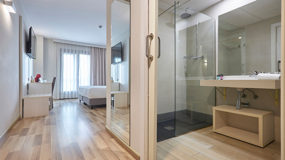 Bathroom 4, Hotel Centre Reus, Tarragona