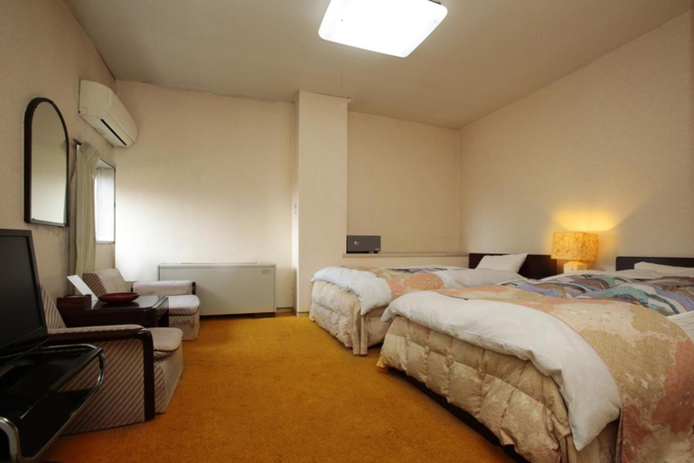 Bedroom 2, Sanyo Hotel, Shibukawa