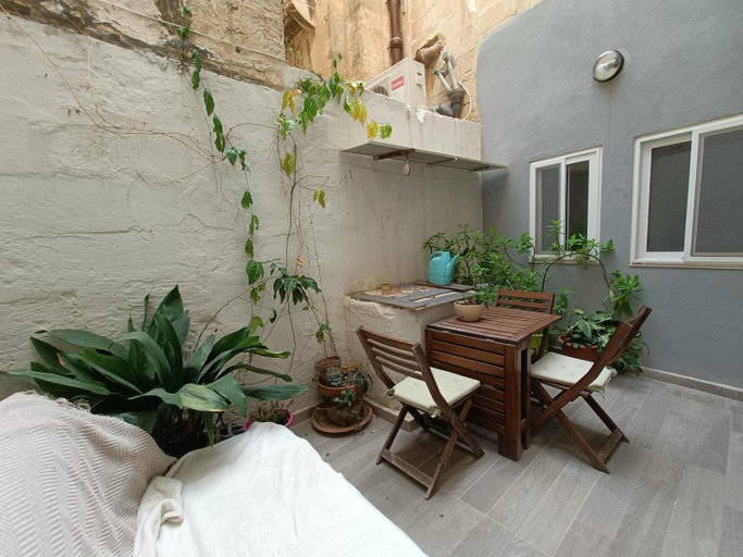 Others 3, Sliema House