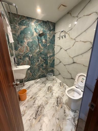 Bathroom 4, HR Palace, Varanasi