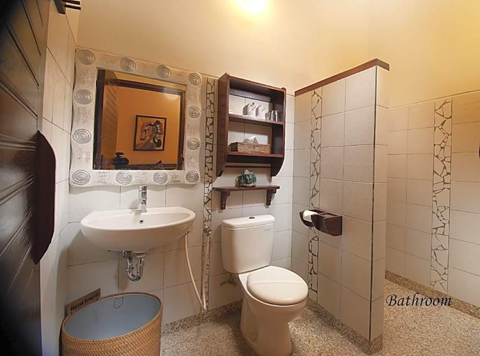 Bathroom 4, Cocotinos Lembeh A Boutique Dive Lodge, Bitung