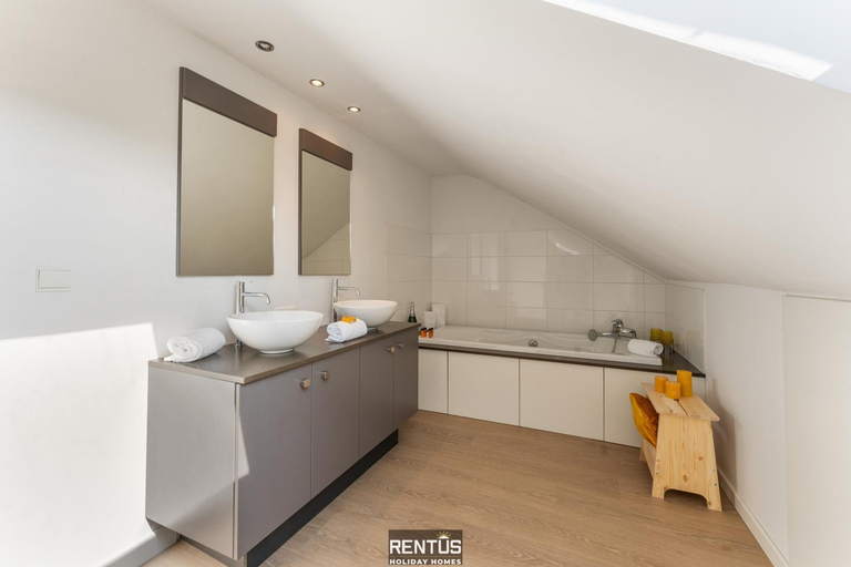Bathroom 3, Villa T’Uzetje – villa with pool in Oostduinkerke, West-Vlaanderen