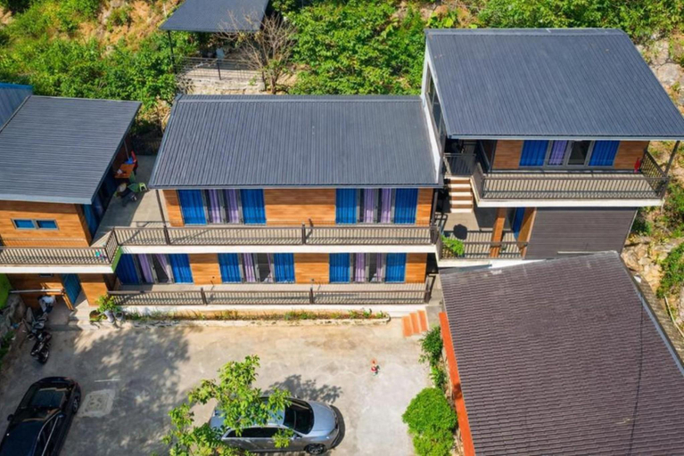 Exterior & Views