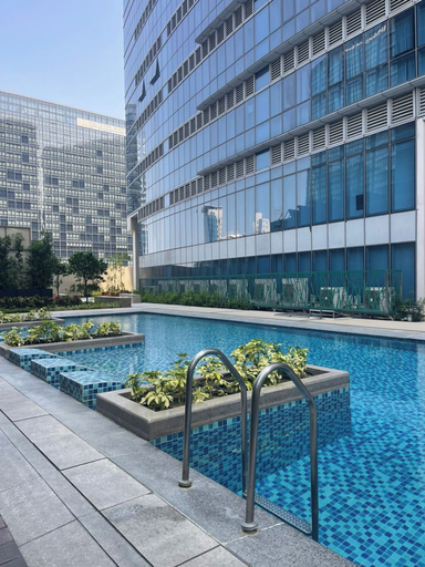 Outdoor pool 3, Spacious Living at Uptown Parksuites, Taguig