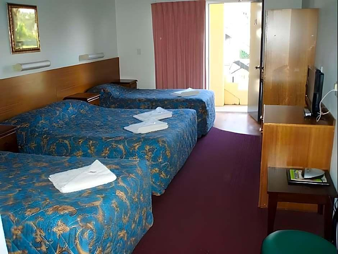 Bedroom 4, Park Drive Motel, Kempsey