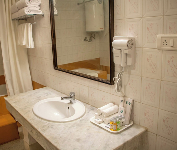 Bathroom, Hotel Riverview by Tenzinlig, Chang
