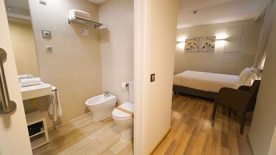 Bathroom 4, Hotel Centre Reus, Tarragona