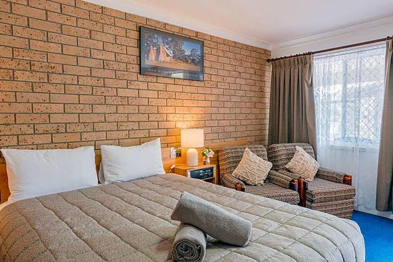 Bedroom 2, Settlers Motor Inn, Tenterfield