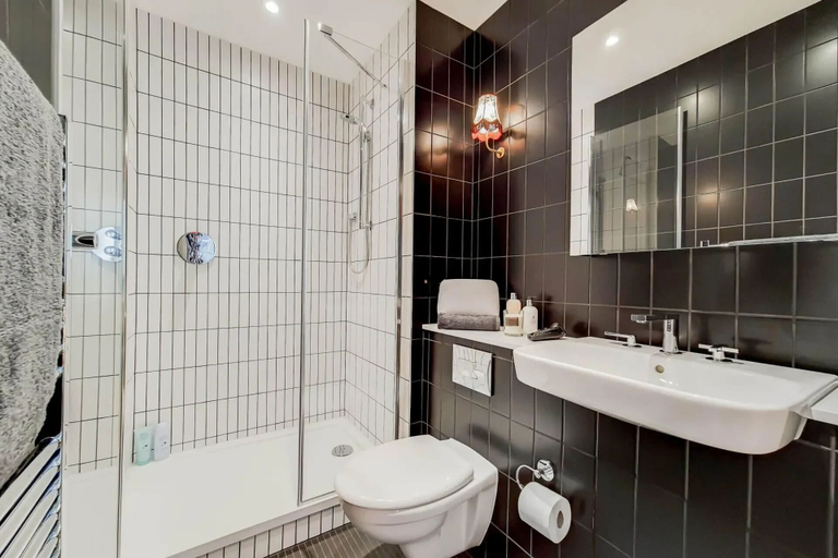 Bathroom 4, The Robinson, London