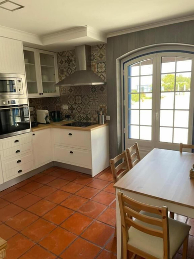 Private kitchen, Marchanta Riverside Hotel, Cartaxo