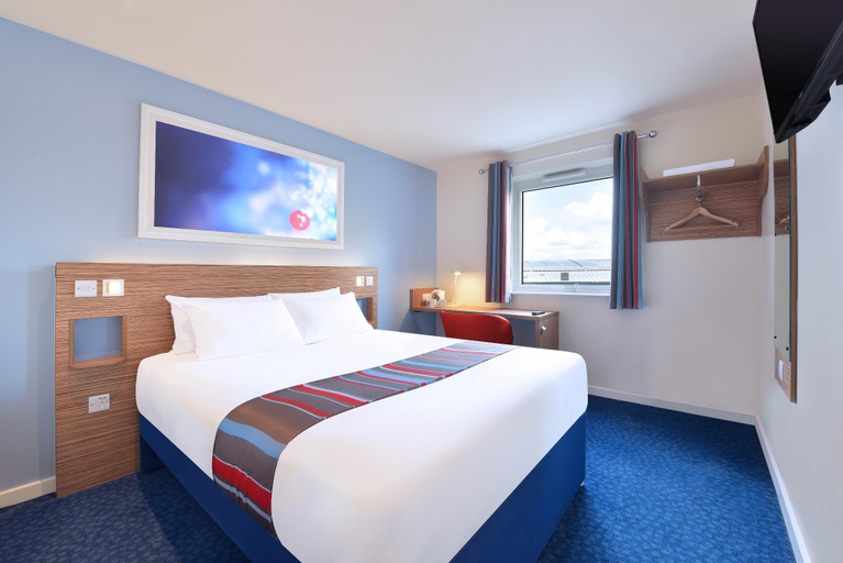 Bedroom 2, Travelodge Holyhead, Gwynedd