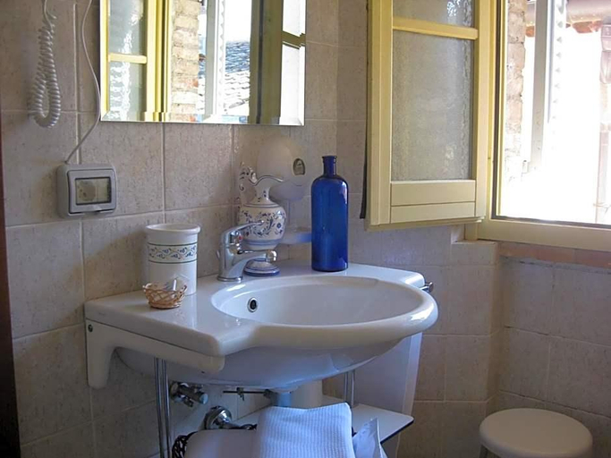 Bathroom 4, Palazzo Brunamonti, Perugia