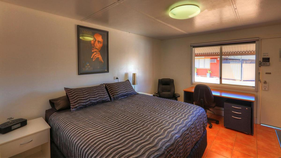 Bedroom 3, Halls Creek Motel, Halls Creek