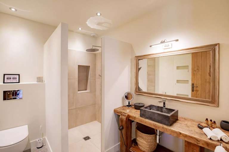 Bathroom 2, Château les Gardis, Vaucluse
