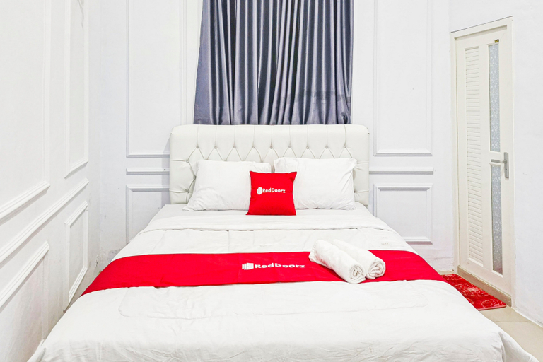Bedroom 4, RedDoorz @ Villa Rose Brebes, Brebes