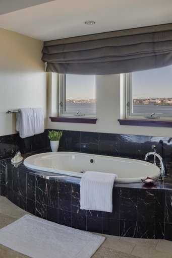 Bathroom 5, Battery Wharf Hotel, Boston Waterfront, Boston