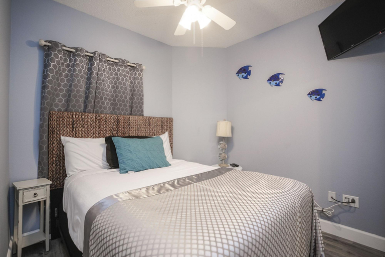 Bedroom 3, Majestic Beach Towers Resort by Panhandle Getaways, Bay