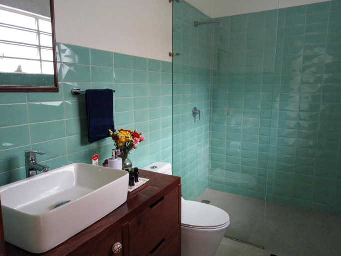 Bathroom 2, Heliconia, Santiago de Cali