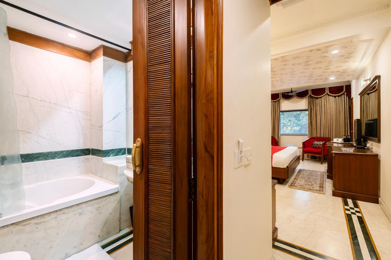 Bathroom 2, Hotel Kwality Regency, Chandigarh