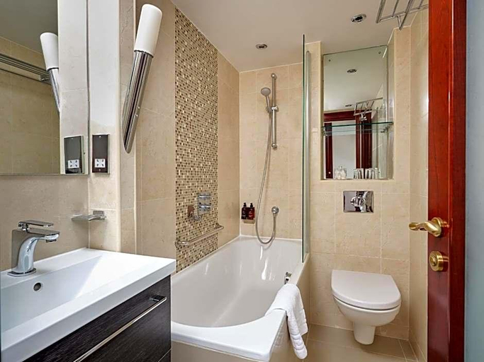 Bathroom 5, Moonlight, London