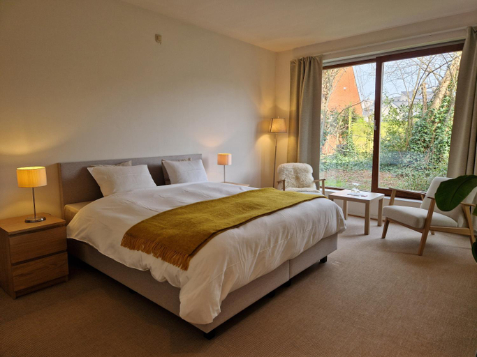 Bedroom 1, Aubergine, West-Vlaanderen