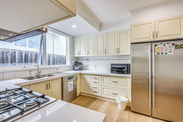Private kitchen 2, StayAU Pet-Friendly Prestigious House, Melbourne