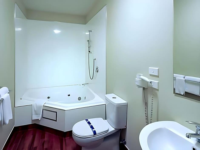 Bathroom 4, 540 Motel On Great South, Waitakere