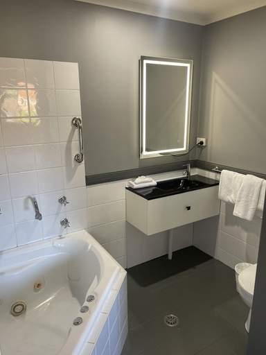 Bathroom 4, Aqualuna Beach Resort, Coffs Harbour - Pt A