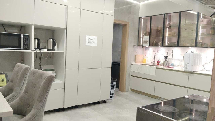 Private kitchen 4, Luxury Golden Sand Bedspace, Dubai