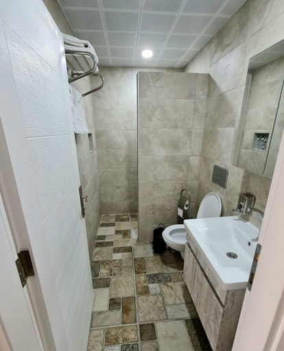 Bathroom 5, Milyos Hotel, Bucak