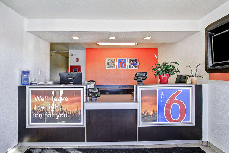 Public Area 2, Motel 6 Green Bay, WI, Brown