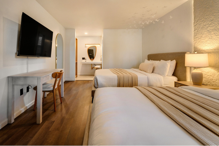 Room 5, Forest Springs Resort, Carroll