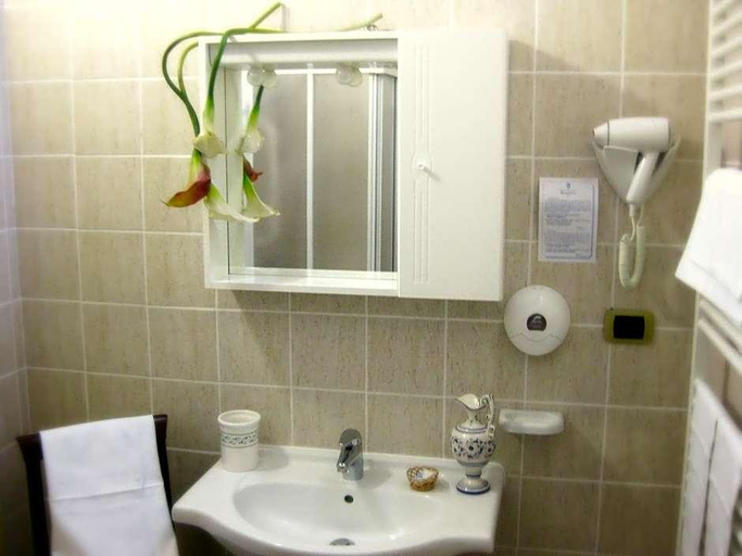Bathroom 4, Hotel Palazzo Brunamonti, Perugia