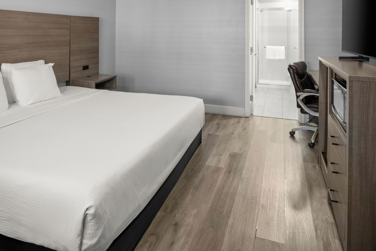 Bedroom 4, Lone Oak Lodge, Monterey