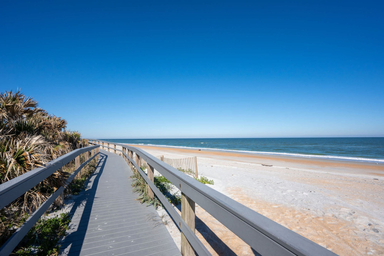 Room 2, Oceanview Top-floor Penthouse in Surf Club Beach Pool Access, Flagler