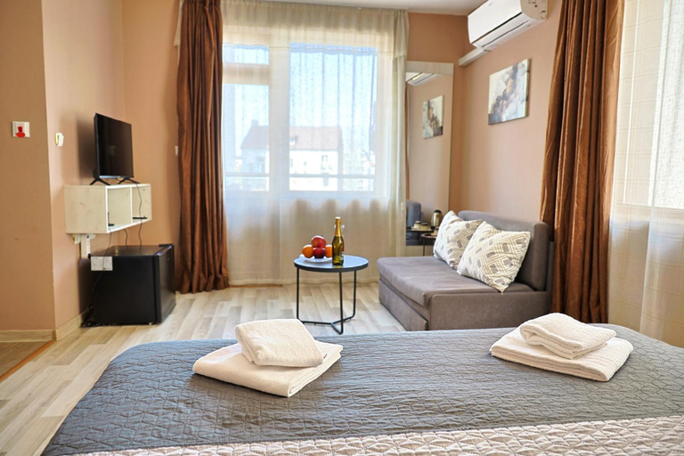 Bedroom 2, Hotel Leda, Stolichna