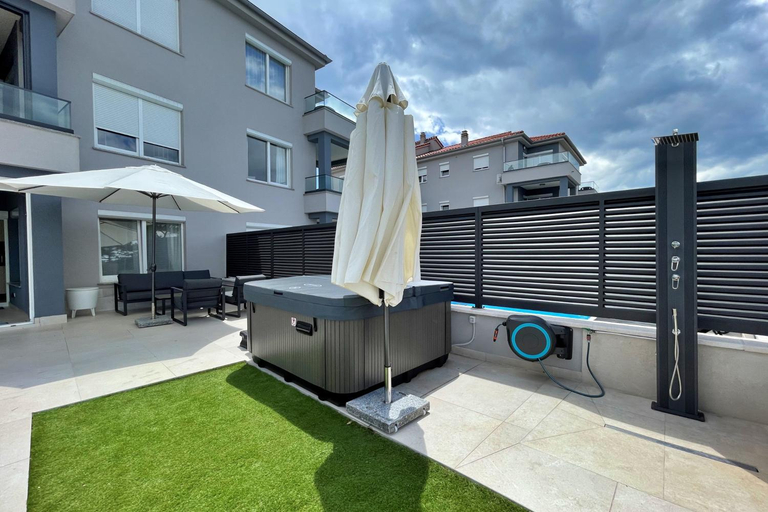 Exterior & Views 1, Villas Punta Silo - luxury apartments with pool, Dobrinj
