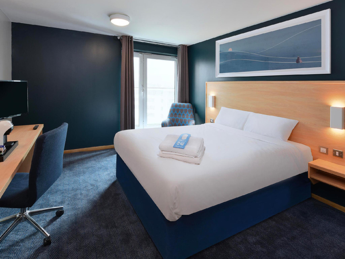 Bedroom 5, Travelodge Plymouth, Plymouth