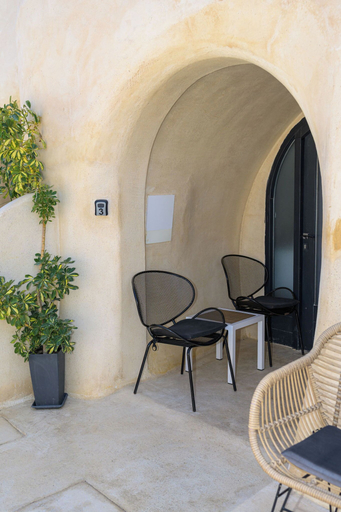 Terrace/patio 3, Anaktos Cave Houses, South Aegean