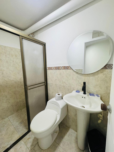 Bathroom 4, Hotel Estadio 80, Medellín