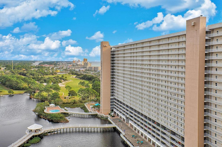 Sport & Beauty 2, Laketown Wharf Beach Resort, Bay