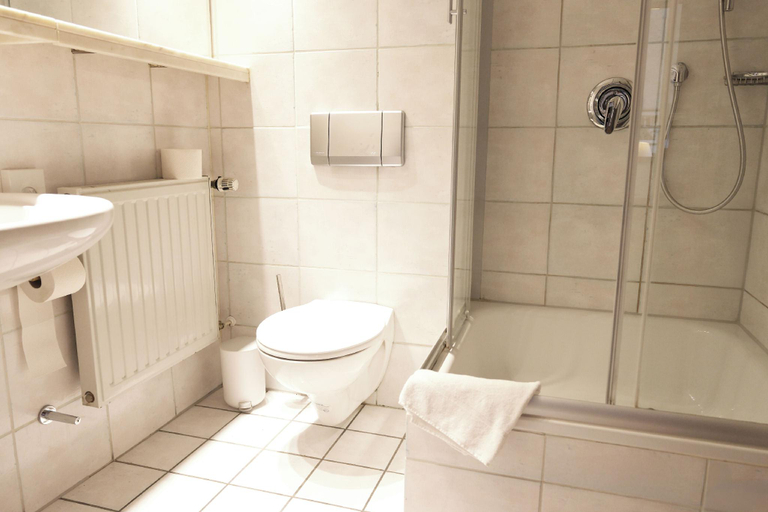 Bathroom 2, Vivotel Buerer Hof, Gelsenkirchen