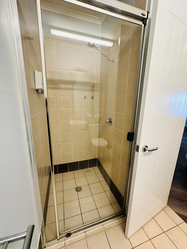 Bathroom 5, Caloundra Central Apartment Hotel, Caloundra - Caloundra N.