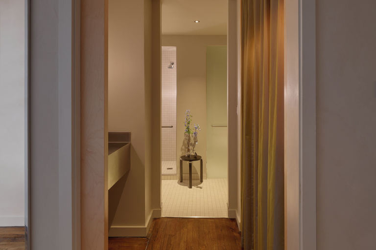 Others 4, Pocketbook Hotel and Bath, Columbia